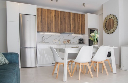 Torremolinos Apartment | Cubo's Apartamento Perla del Sol 3I/beachfront/free wifi