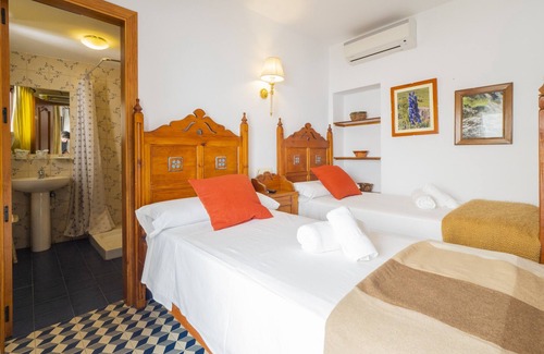 Tolox Bed & Breakfast | Cubo's Hostal La Plaza Room 102 with Breakfast