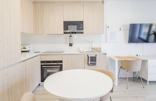 Palma-Palmilla Apartment | Cubo's Urban Sky Martiricos Malaga Apartment 14/urban/air conditioning/free wifi/community pool