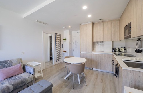 Palma-Palmilla Apartment | Cubo's Urban Sky Martiricos Malaga Apartment 14/urban/air conditioning/free wifi/community pool