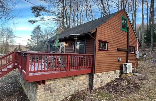 Thayerville House | Cubs Den - Hot Tub- Walk to Lake- Fire Pit - Kayaks