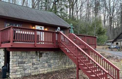 Thayerville House | Cubs Den - Hot Tub- Walk to Lake- Fire Pit - Kayaks
