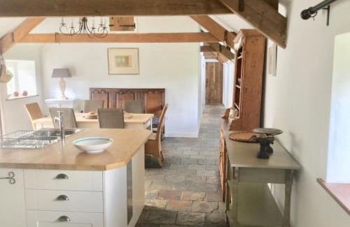 Llandovery House | Cuckoo Barn at Penygaer farm near the Brecon Beacons