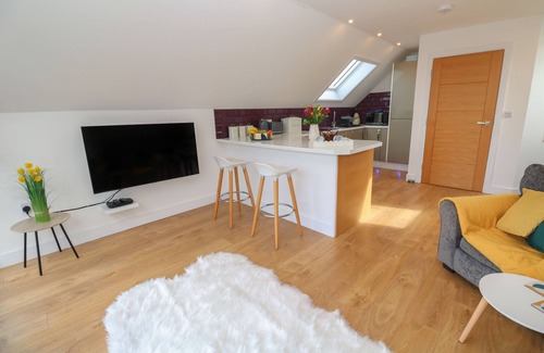 Mabe Cottage | CUCKOO'S REST, romantic, with a garden in Penryn