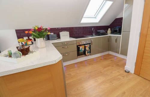 Mabe Cottage | CUCKOO'S REST, romantic, with a garden in Penryn
