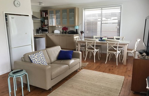 Cudmirrah House | Cudmirrah Beach ; Self checkin; WIFI; Smart TV; $ deal for 7-night stays