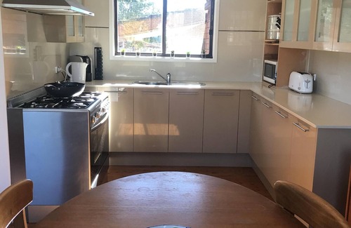 Cudmirrah House | Cudmirrah Beach ; Self checkin; WIFI; Smart TV; $ deal for 7-night stays