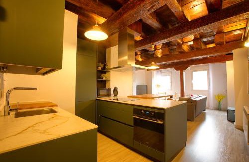 Old Town Apartment | Cuencaloft Vigas del Sire