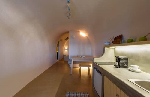 Kamari Apartment | Cueva de Olas
