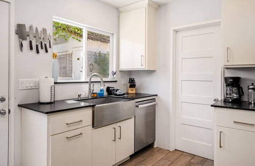 Paso Robles Cottage | Culinary Cottage - Pet friendly, king bed wlk2DT