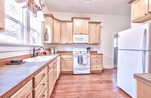 McMinnville House | Culinary + Wine Delights on Your Doorstep | Dog-Friendly House + Yard