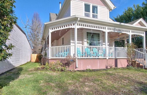 McMinnville House | Culinary + Wine Delights on Your Doorstep | Dog-Friendly House + Yard