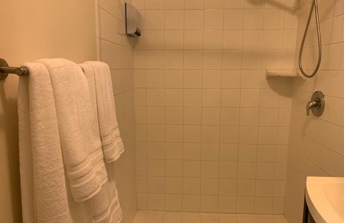 West Los Angeles House | Culver City Guest house