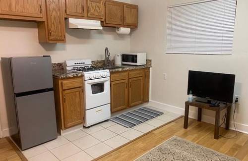 West Los Angeles House | Culver City Guest house