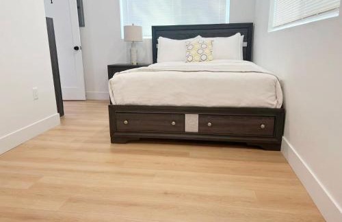 Los Angeles House | Culver Hideaway Private Room with Share Living Space D1D2