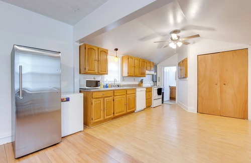Cumberland House | Cumberland Getaway - 7 Mi to Rocky Gap State Park!