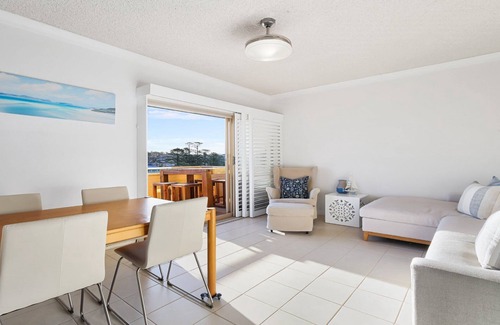 Terrigal Apartment | CUMBERNAULD #20 | Walk to beach, WIFI | Accom Holidays