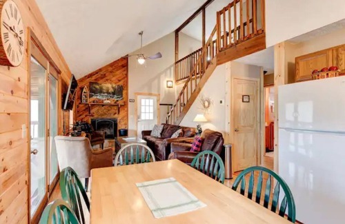 Gatlinburg - Pigeon Forge Cabin | Cupid's Haven: Private Cabin Close To All
