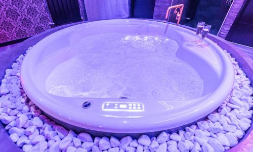 Vesoul Apartment | Cupidon Love Room
