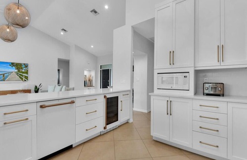 Royal Harbor House | CURLEW CANAL - Modern Waterfront Home with Heated Pool