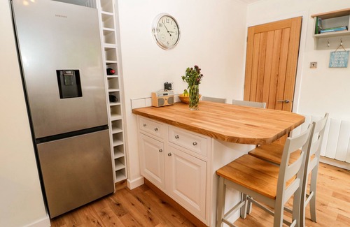 Berwick-upon-Tweed Cottage | CURLEW COTTAGE, 2 FENKLE STREET, family friendly in Holy Island