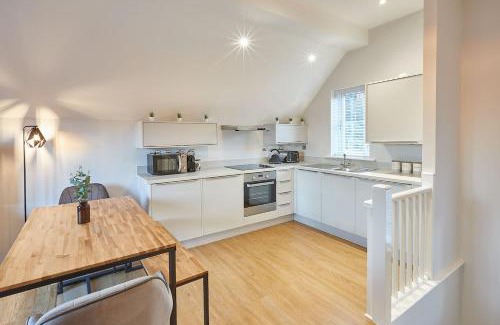 Whitby House | Curlew House, With Parking And Abbey Views!