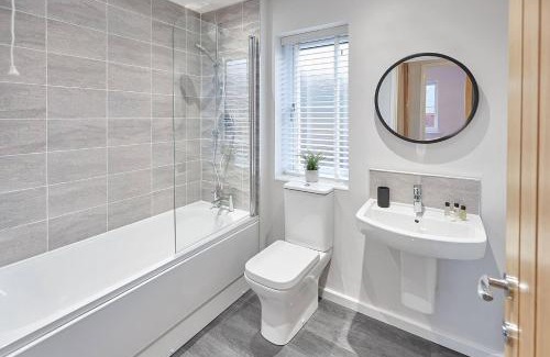 Whitby House | Curlew House, With Parking And Abbey Views!
