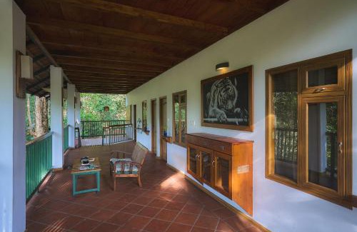 Elappara Hotel | Curly wood by Cluster cloud