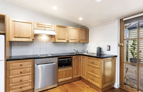 Port Fairy Cottage | Curragh Cottage is one of two quaint historic one bedroom cottages in Port Fairy