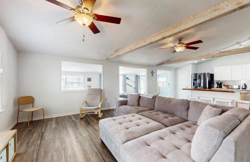 West Livingston House | Current Comforts