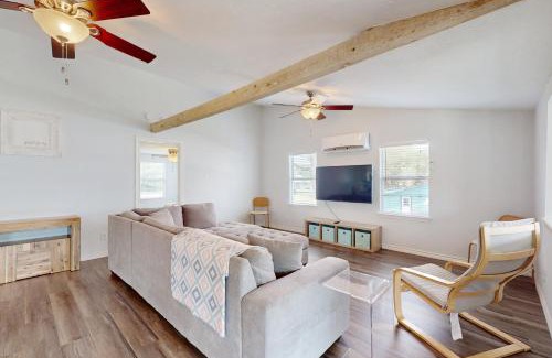 West Livingston House | Current Comforts