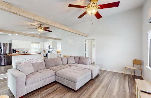 West Livingston House | Current Comforts