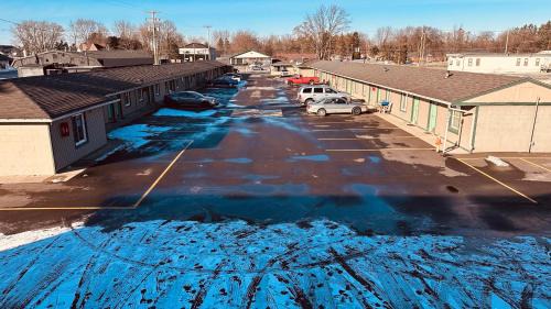 Shields Hotel | Currys Motel by OYO Saginaw MI