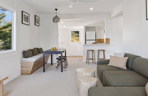 Yamba House | Cusacks Cottage - Coastal charm with artistic soul