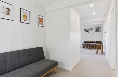 Yamba House | Cusacks Cottage - Coastal charm with artistic soul