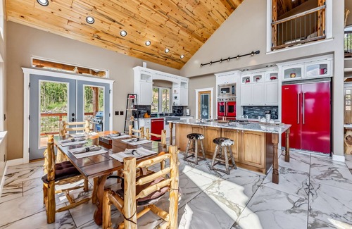 Alma House | Custom 2BR+Loft Home, w/Hot Tub & Stunning Views