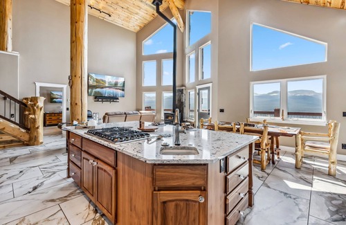 Alma House | Custom 2BR+Loft Home, w/Hot Tub & Stunning Views