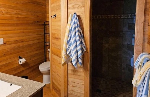 Madison Cabin | Custom-Built Cabin - Quiet Setting - Amazing Views