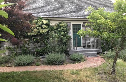 Tom Nevers House | Custom built in quiet neighborhood with private front and back yard.