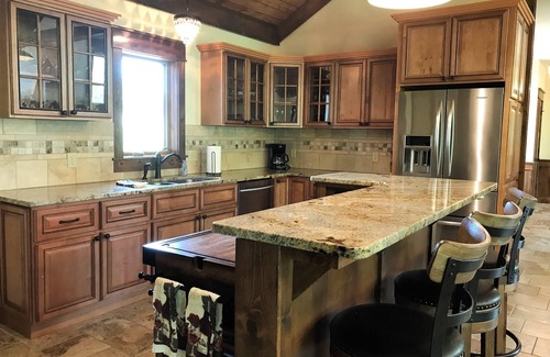 The Galena Territory House | Custom Built Luxury Home. All Bedrooms Have Ensuite Baths. Hot Tub, Firepit.