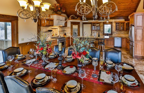The Galena Territory House | Custom Built Luxury Home. All Bedrooms Have Ensuite Baths. Hot Tub, Firepit.
