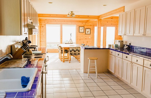 Maxwelton House | Custom Family Beach House - Pet & Child Friendly