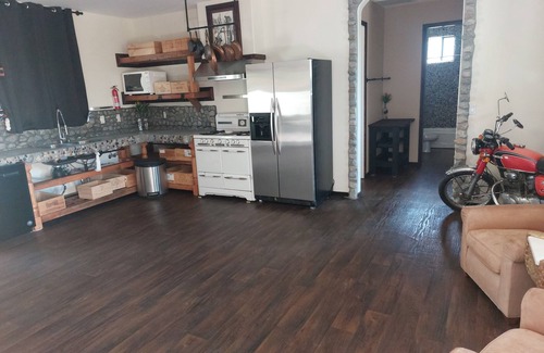 Rancho Cucamonga House | Custom home 2-bedroom house n Rancho Cucamonga