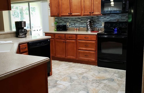 Homosassa House | Custom home great local, boat parking, near dock, food, scalloping, Manatee.