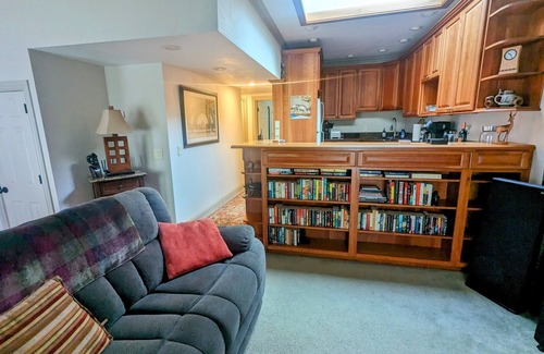 Columbia House | CUSTOM HOME, WALK TO RESTAURANTS, GROCERY, PARK, PETS&420 OK,COOL NEIGHBORHOOD