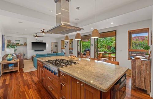 Bayview House | Custom Home Walking Distance to the Grand Hyatt and Shipwreck Beach