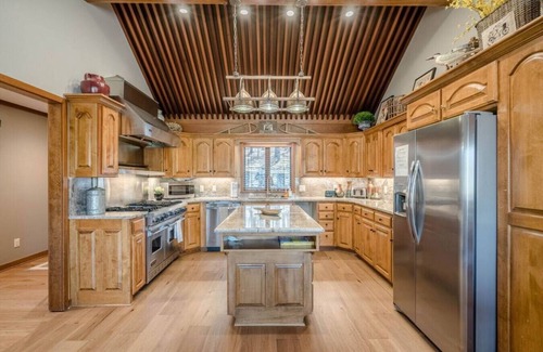 Lake Hamilton House | Custom LAKEFRONT House! Great Location- COVE!
