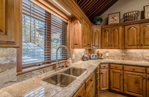 Lake Hamilton House | Custom LAKEFRONT House! Great Location- COVE!