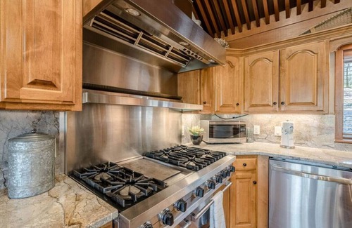 Lake Hamilton House | Custom LAKEFRONT House! Great Location- COVE!