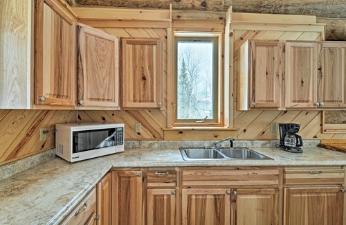 Tustin Cabin | Custom Log Cabin w/Deck & 45 Acres By Pine River!
